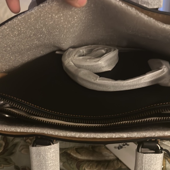 New Women's Black Dakotah Satchel - Picture 11 of 16